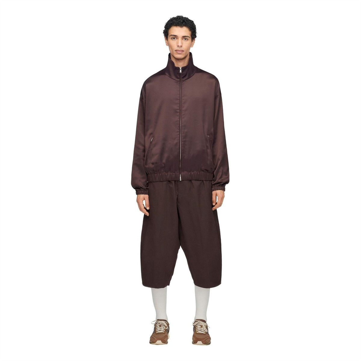 Men's brown knee-length shorts with elastic waist and front drawstring