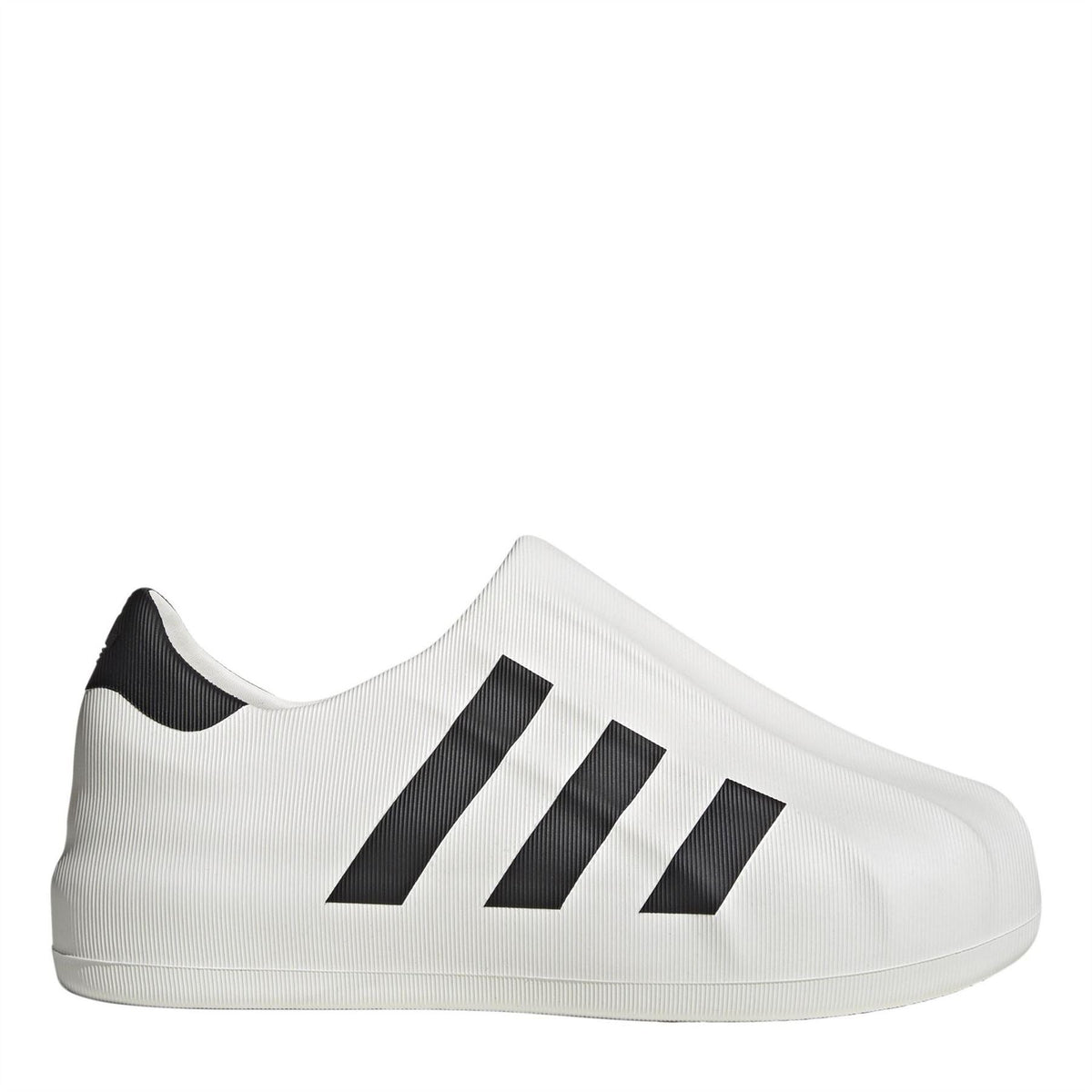 Junior adidas Originals Superstar Slip-On Trainers in size 3-5, featuring classic design and white sneakers with navy accents.