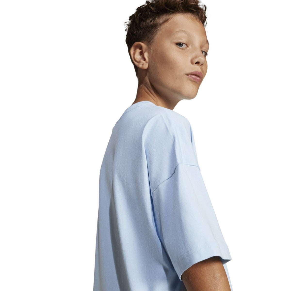 Light blue junior short-sleeve t-shirt with crew neck and adidas Originals logo on front