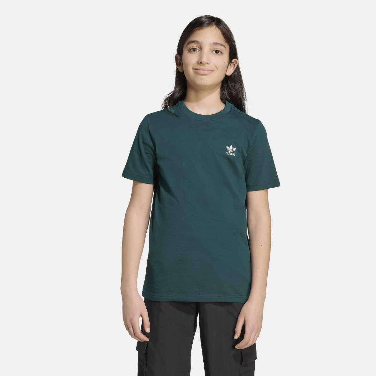 Adidas Originals juniors' T-shirt for ages 8-16, featuring a classic design and logo on soft cotton fabric.