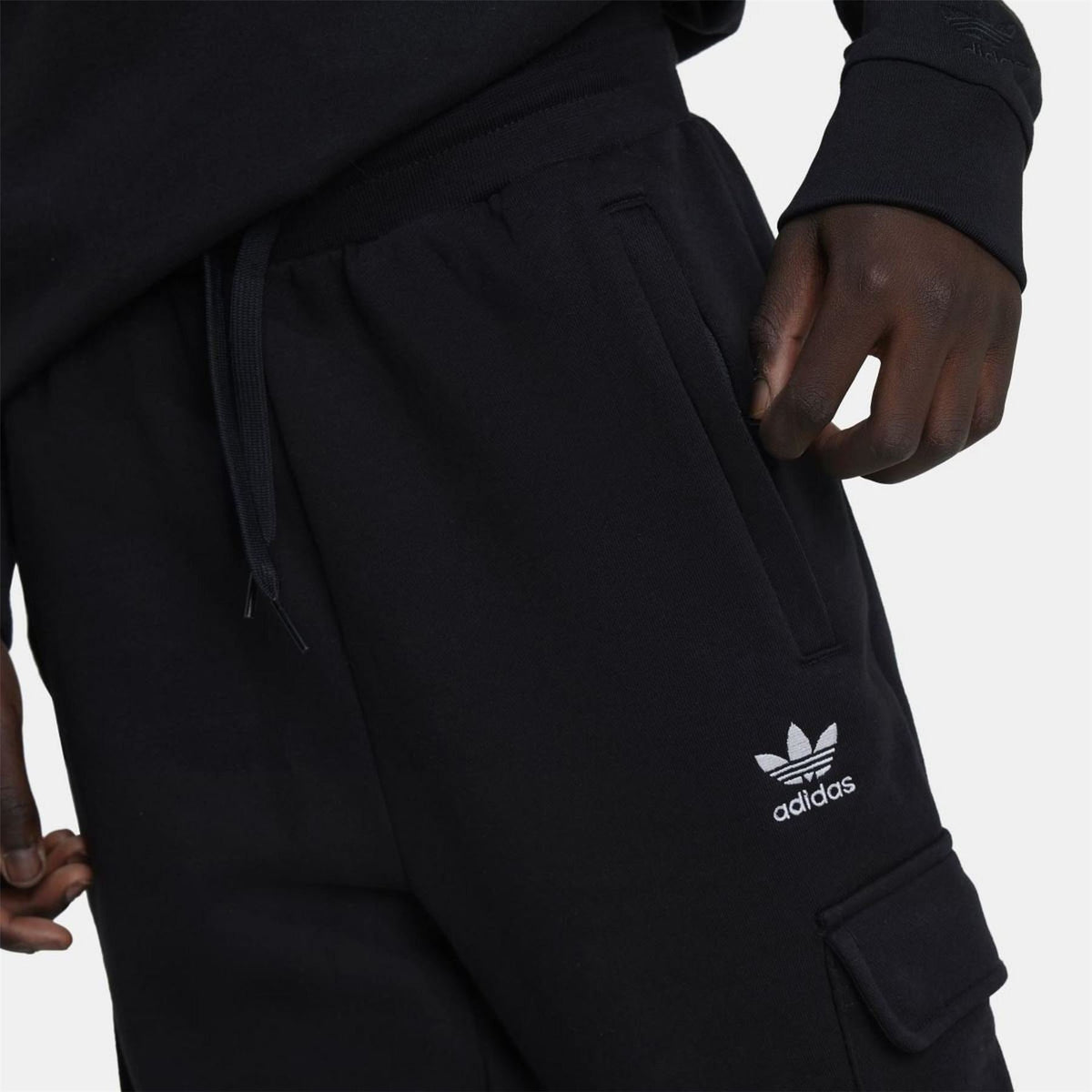 Junior adidas Originals Cargo Pants in black with multiple pockets, comfortable fit, suitable for ages 8-16 years.
