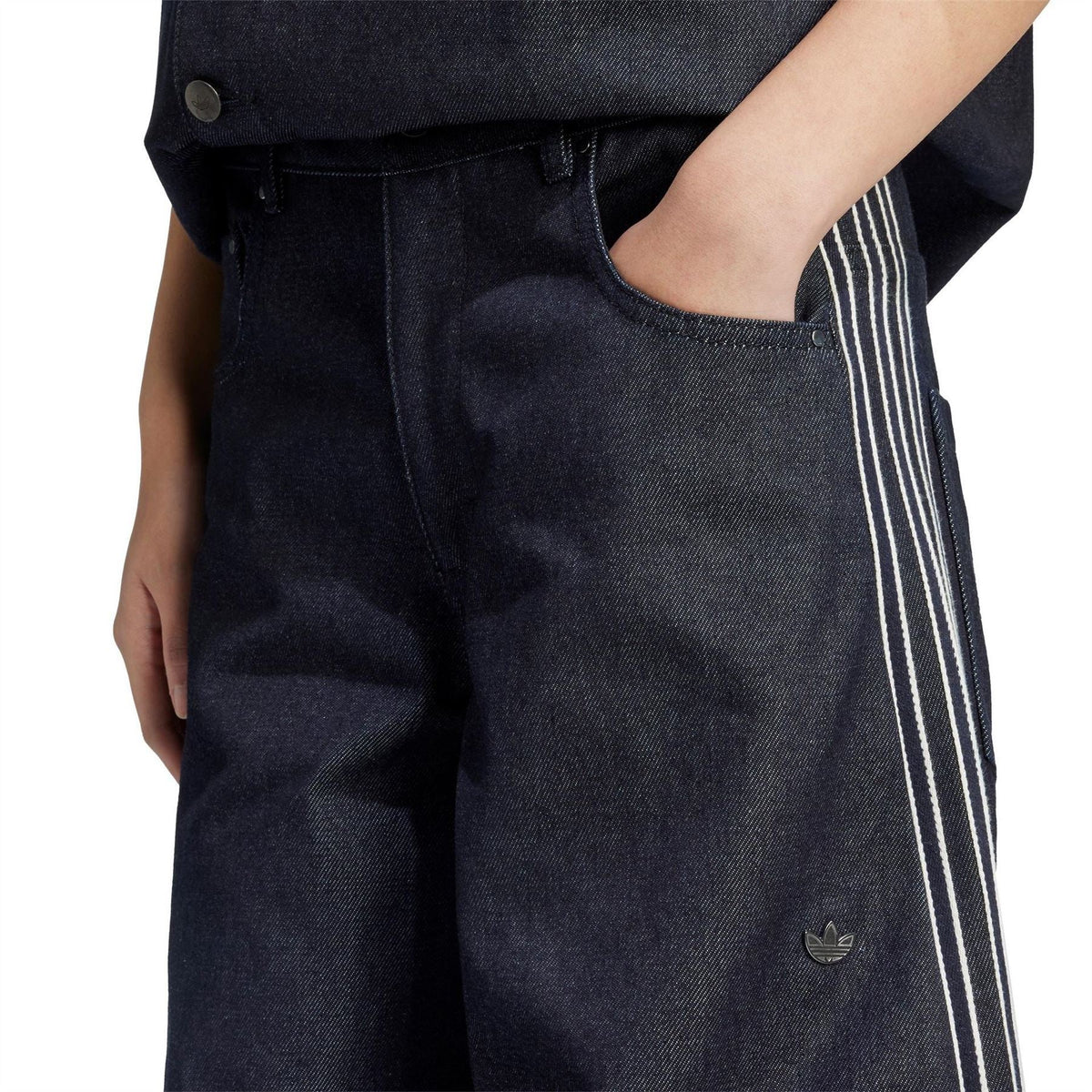 Indigo wide-leg jeans with front patch pockets and side stripe seam