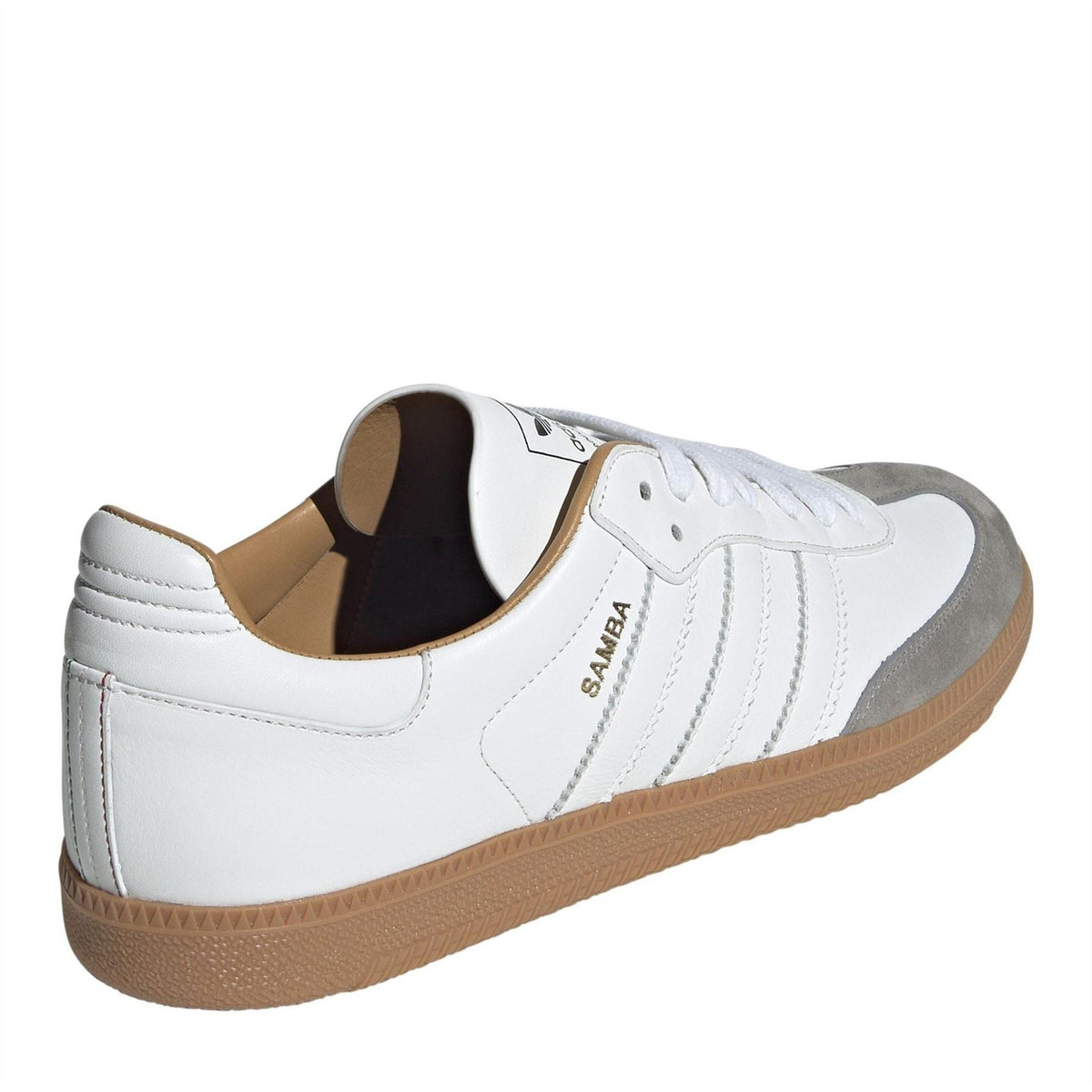 White low-top sneakers with gum sole and striped side panel, lace-up