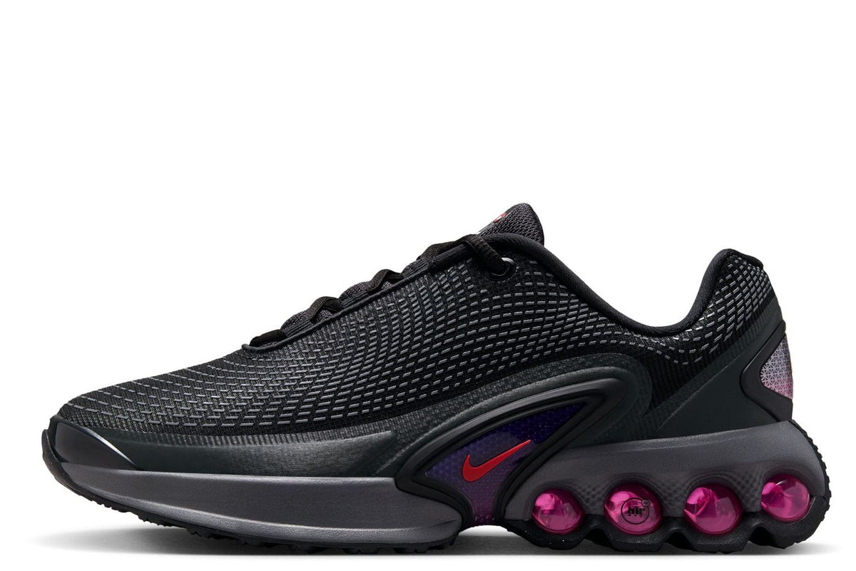 Kids' Nike Air Max DN black sneakers with magenta bubble pods and lace-up closure