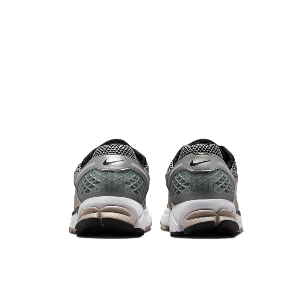 Men's Nike Zoom Vomero 5 rear view with grey textured panels, black heel, and beige midsole
