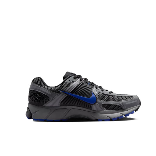 Men's Nike Zoom Vomero 5 running shoe, dark gray with blue swoosh and accents