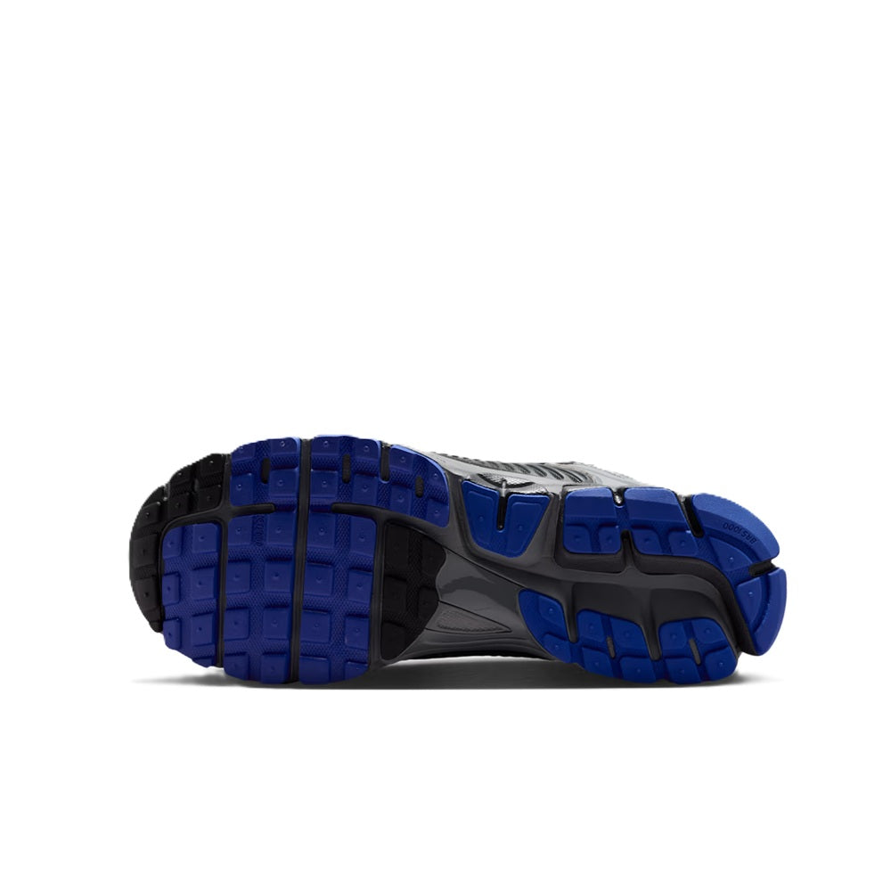 Men's Nike Zoom Vomero 5 outsole, blue tread with dark gray rubber grip