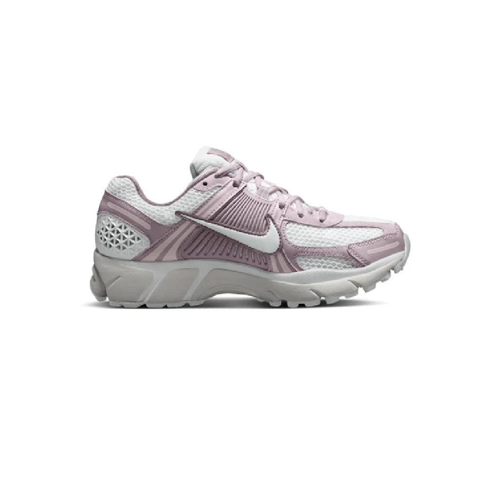 Nike Zoom Vomero 5 women’s running sneaker in off-white, pink, and gray with laces