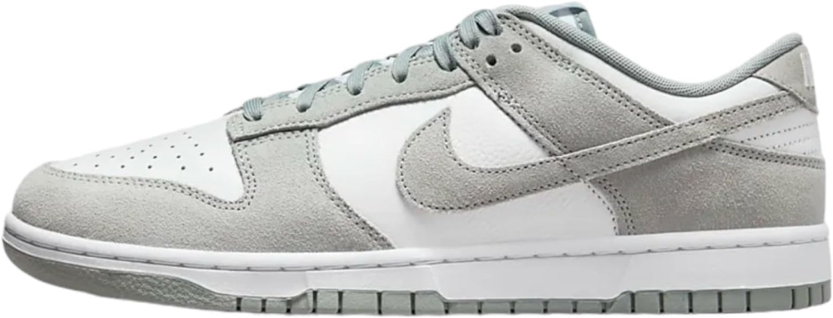 Men's Nike Dunk Low sneakers in white and light pumice, lace-up with Nike swoosh