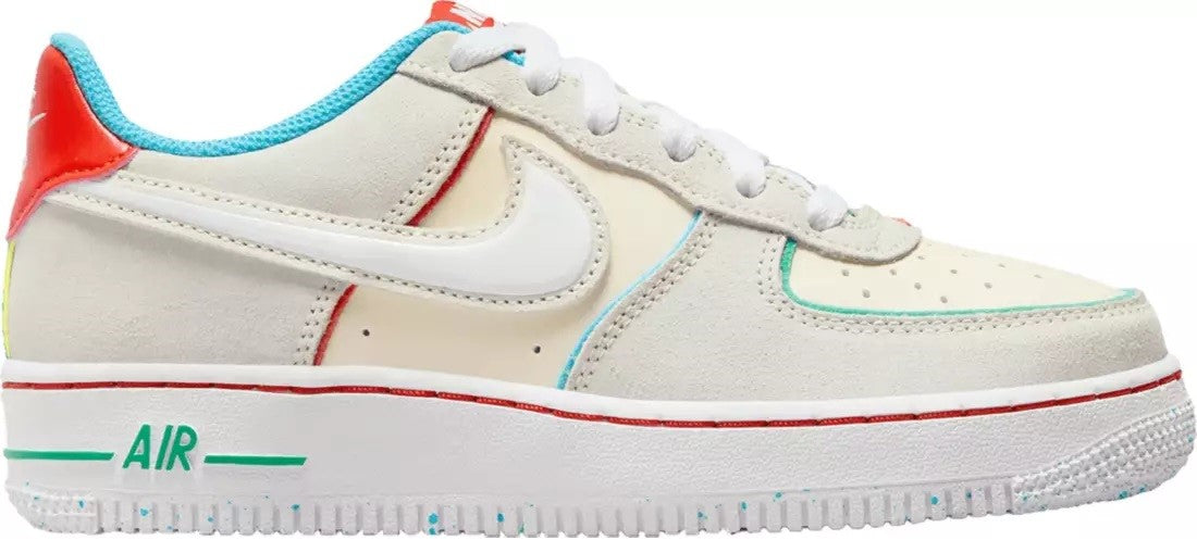 Kids' Nike Air Force 1 LV8 sneakers, pale ivory with blue lining and red heel