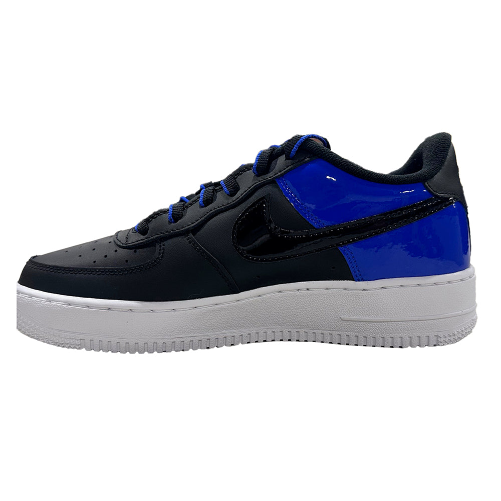 Big kid's Nike Air Force 1 LV8 side profile sneaker, black upper with blue overlay and white sole.