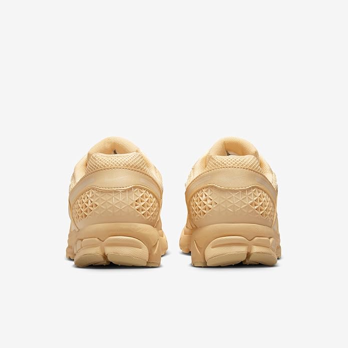 Men's Nike Zoom Vomero 5 shoes, light gold heel with cushioned collar