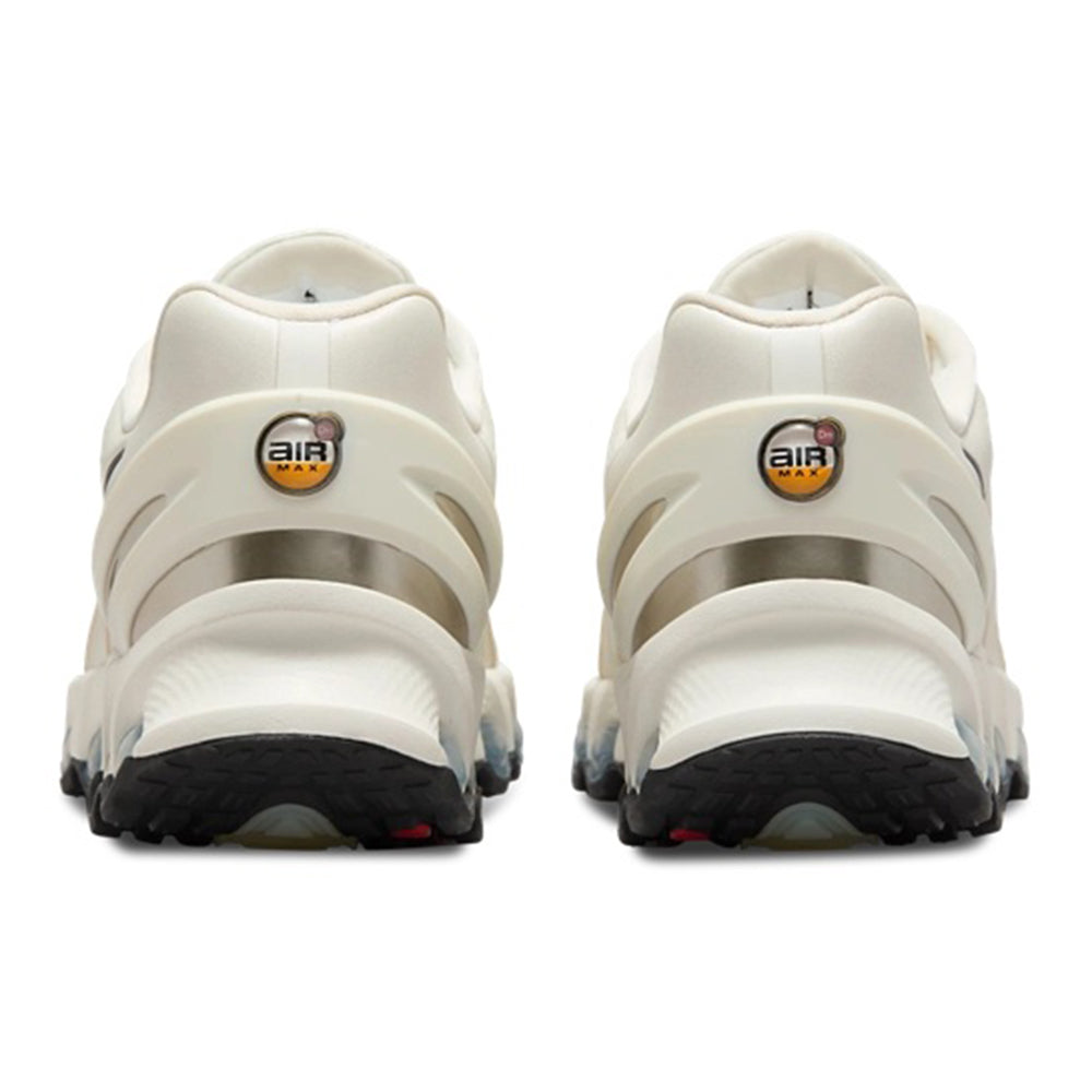 Nike Air Max DN8 sneakers, heel and Air logo detail in sail/black