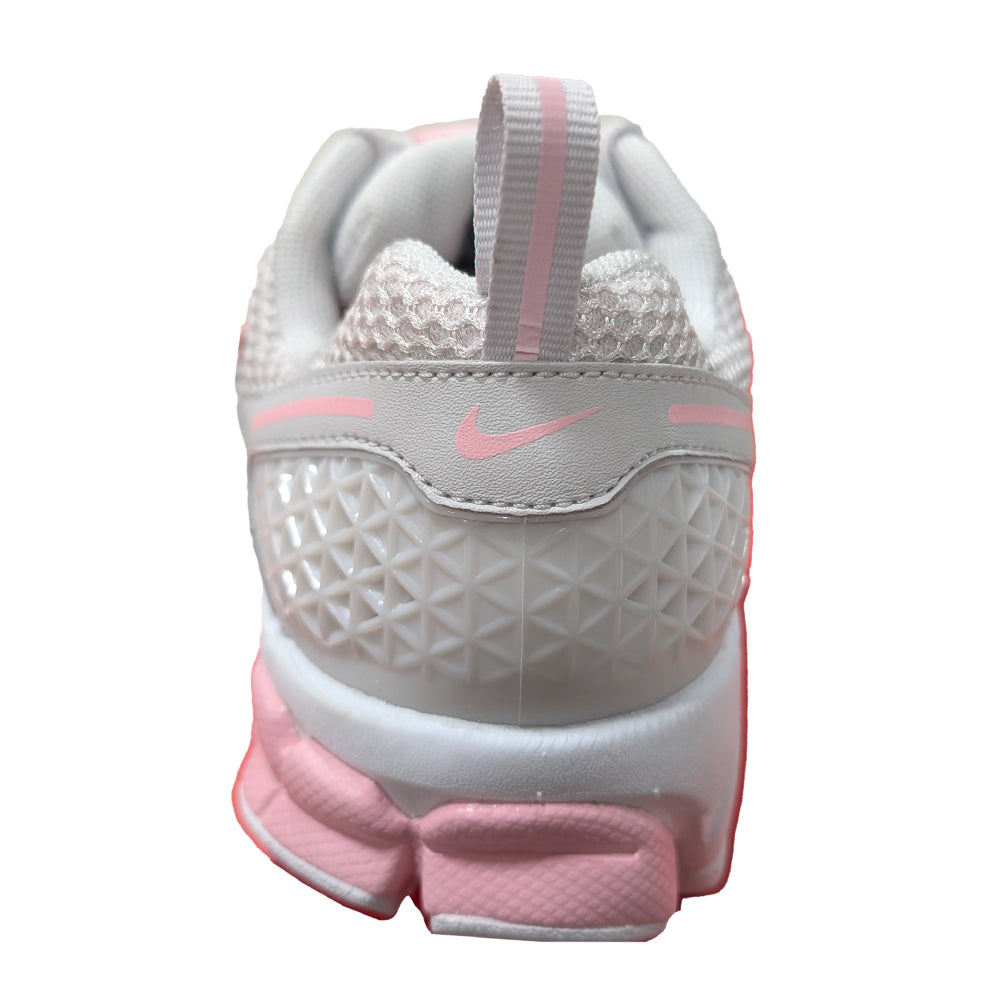 Kids Nike Vomero 5 heel sneaker, grey mesh with pink collar strap and white midsole.