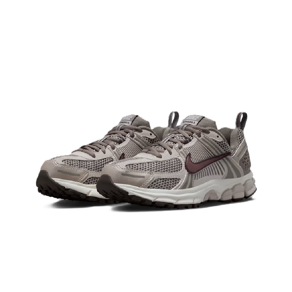 Big kid's running sneakers with taupe mesh, red swoosh, lace-up front and white midsole