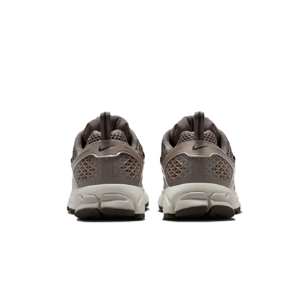 Big kid's running sneakers back view in taupe mesh with white heel and cushioned sole