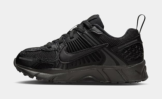 Kids' Nike Vomero 5 black sneakers, lace-up mesh upper, padded collar, rubber sole