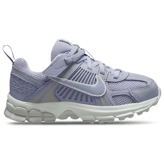 Kids Nike Vomero 5 running shoe in light purple/gray with white swoosh and lace-up.