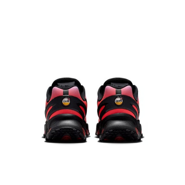 Kids Nike Air Max DN8 sneakers, black heel with pink trim and rear air logo
