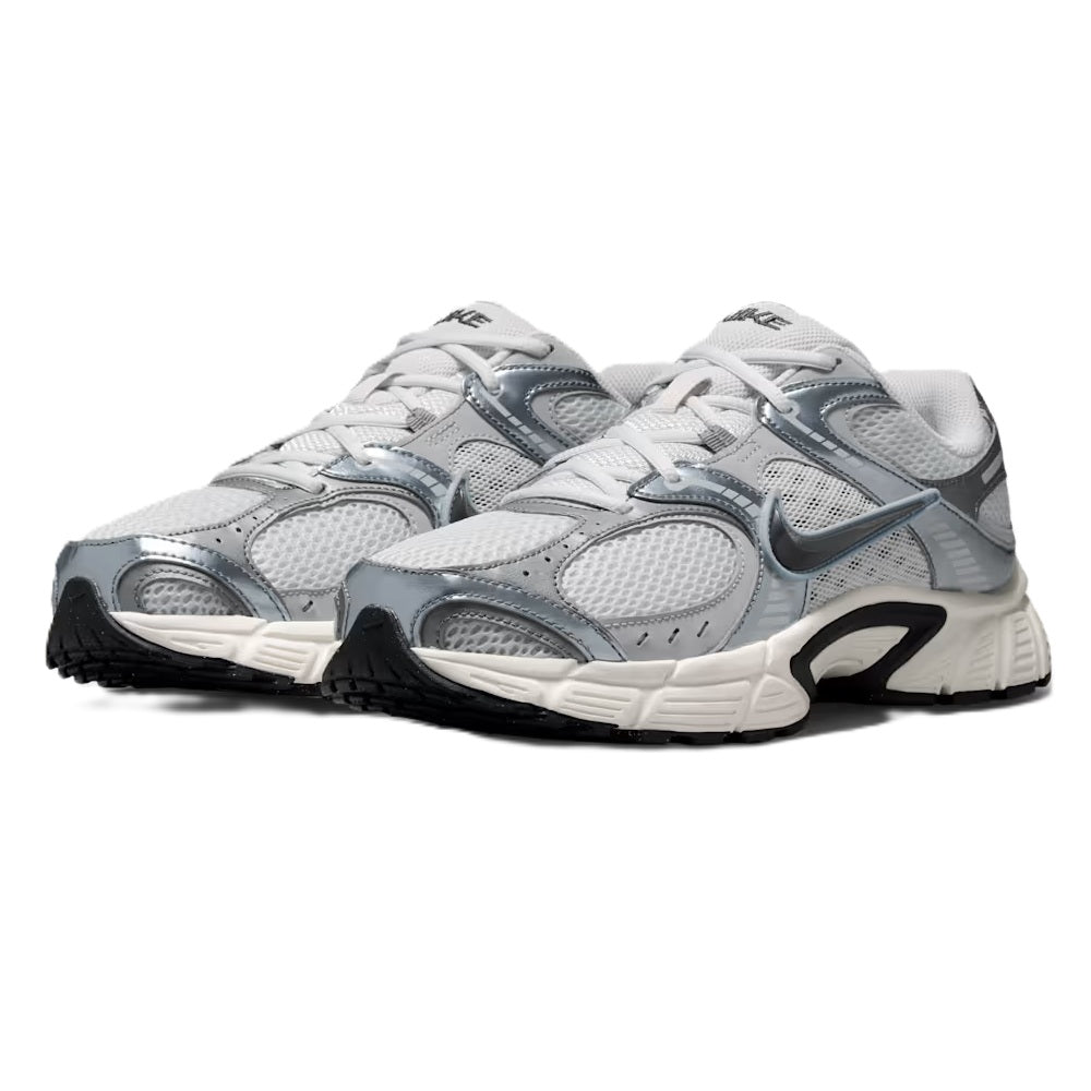 Men's Nike running shoe, light grey lace-up with black heel cutout and white outsole