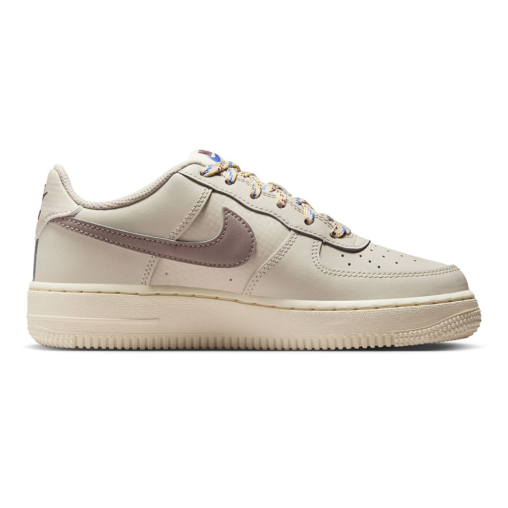 Kids' Nike Air Force 1 low-top sneakers in off-white with mauve swoosh and lace accents.