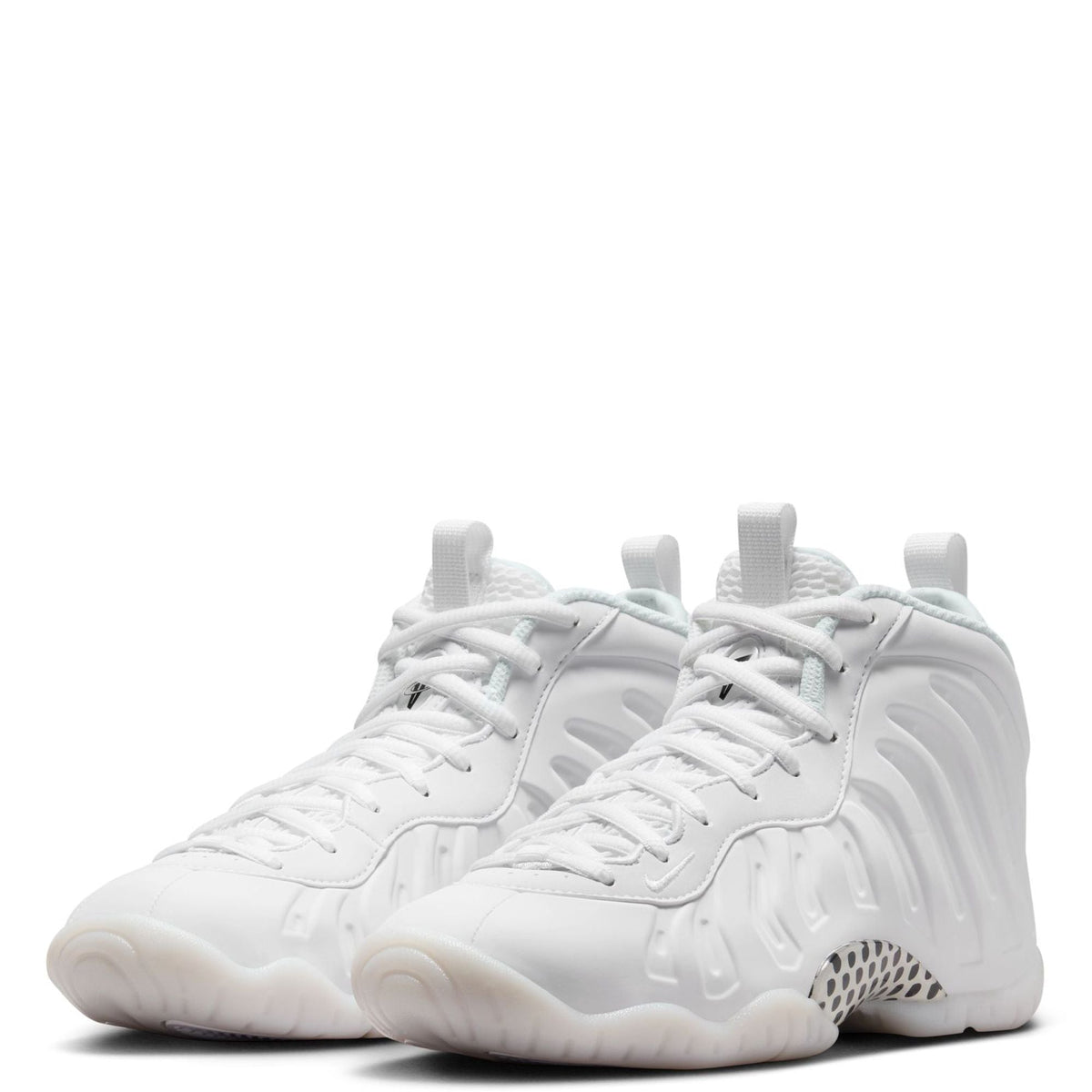 Kids' high-top basketball shoes, pair view with white laces and sculpted foam sole