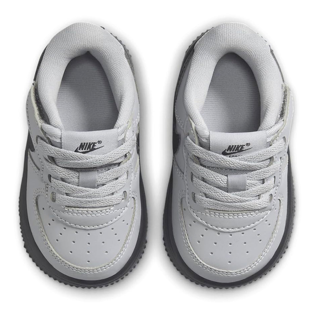 Toddler Nike Force 1 Low sneakers pair, white laces and light grey uppers with black soles