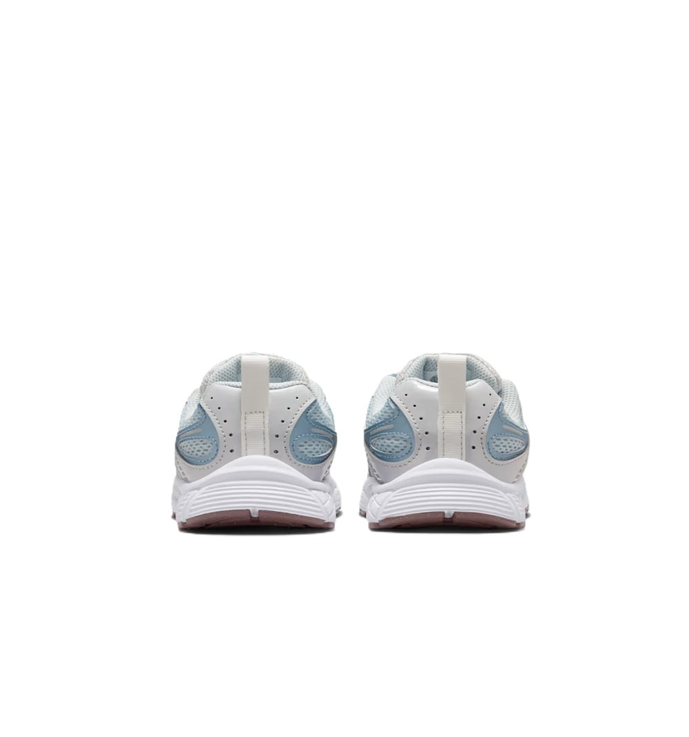 Kids' Nike V5 running sneakers back view with padded heel and blue side panels