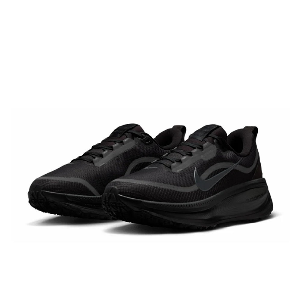 Men's Nike Vomero 18 GTX black running sneaker, front angled view