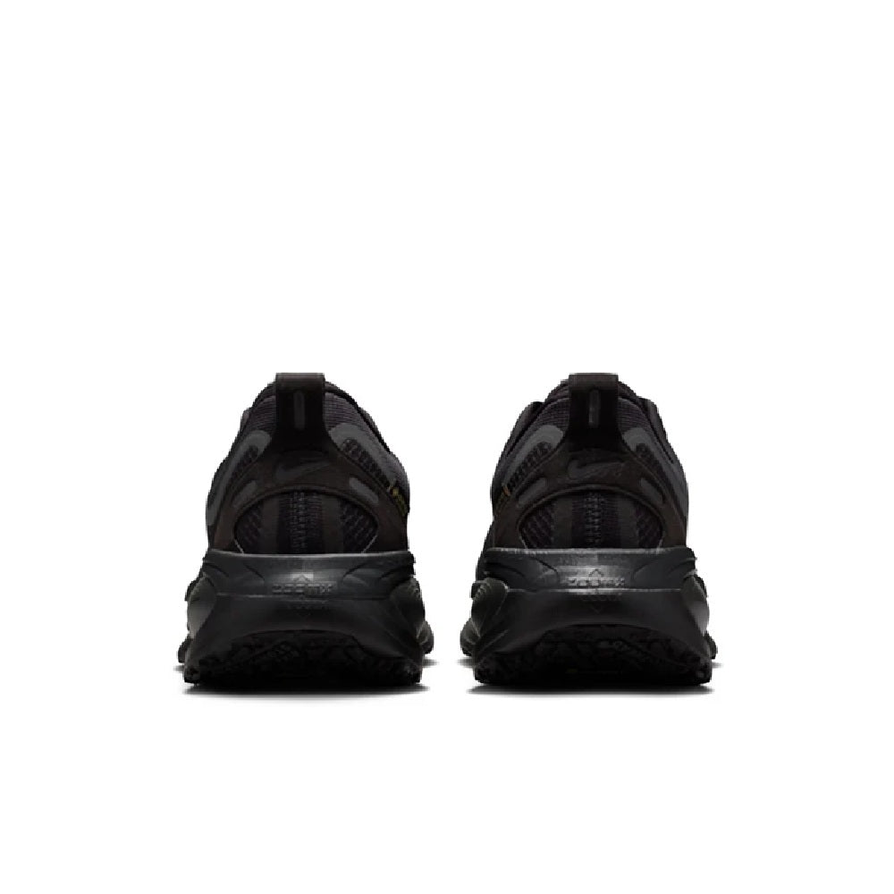 Men's Nike Vomero 18 GTX black running sneaker, heel view