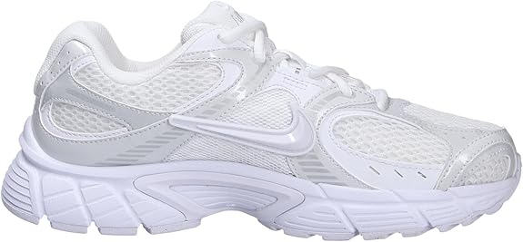 Nike V5 RNR women's running shoes, white sneaker with lace-up front and chunky outsole