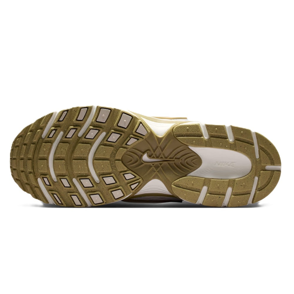 Women's Nike V5 RNR running shoe outsole, rubber traction tread in tan and white