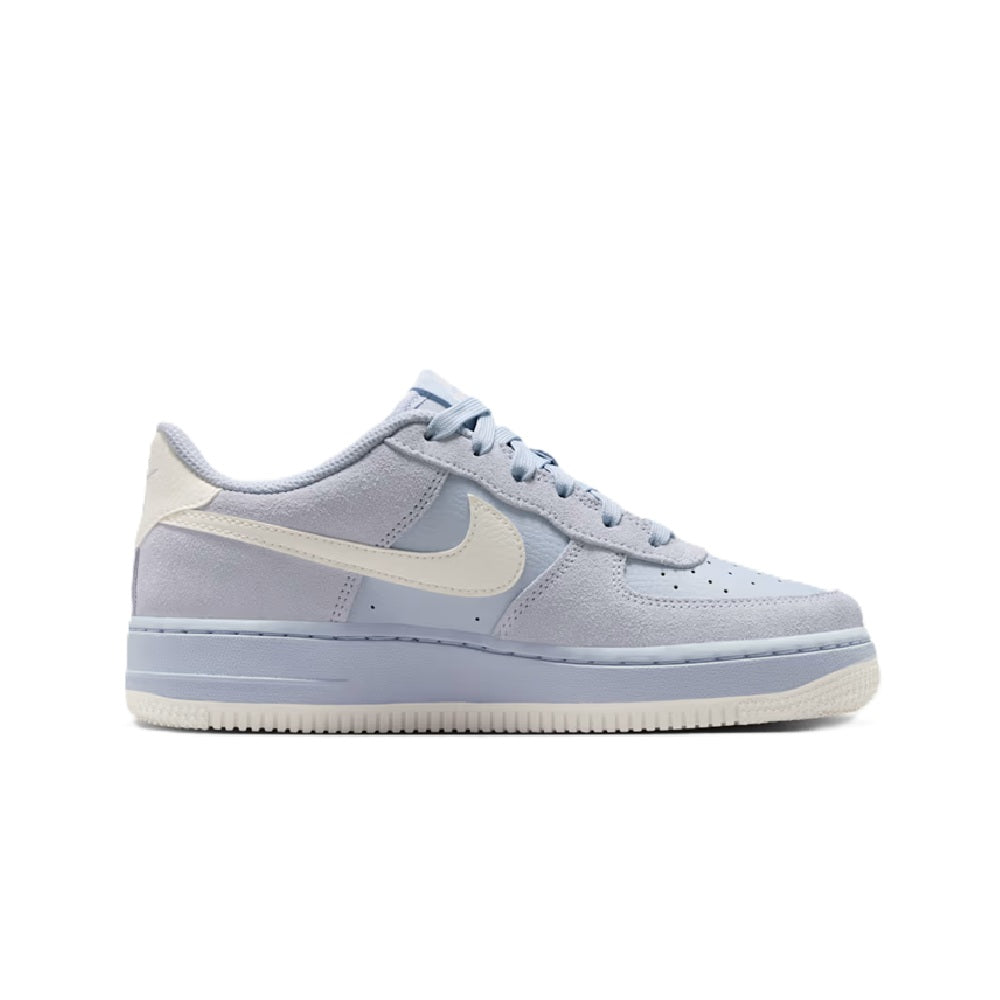 Kids' Nike Air Force 1 LV8 sneakers, light gray leather with pale blue laces and tan side