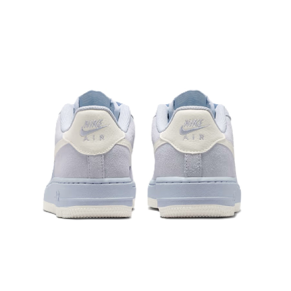 Kids' Nike Air Force 1 LV8 sneakers, back view with AIR logo on light gray heel