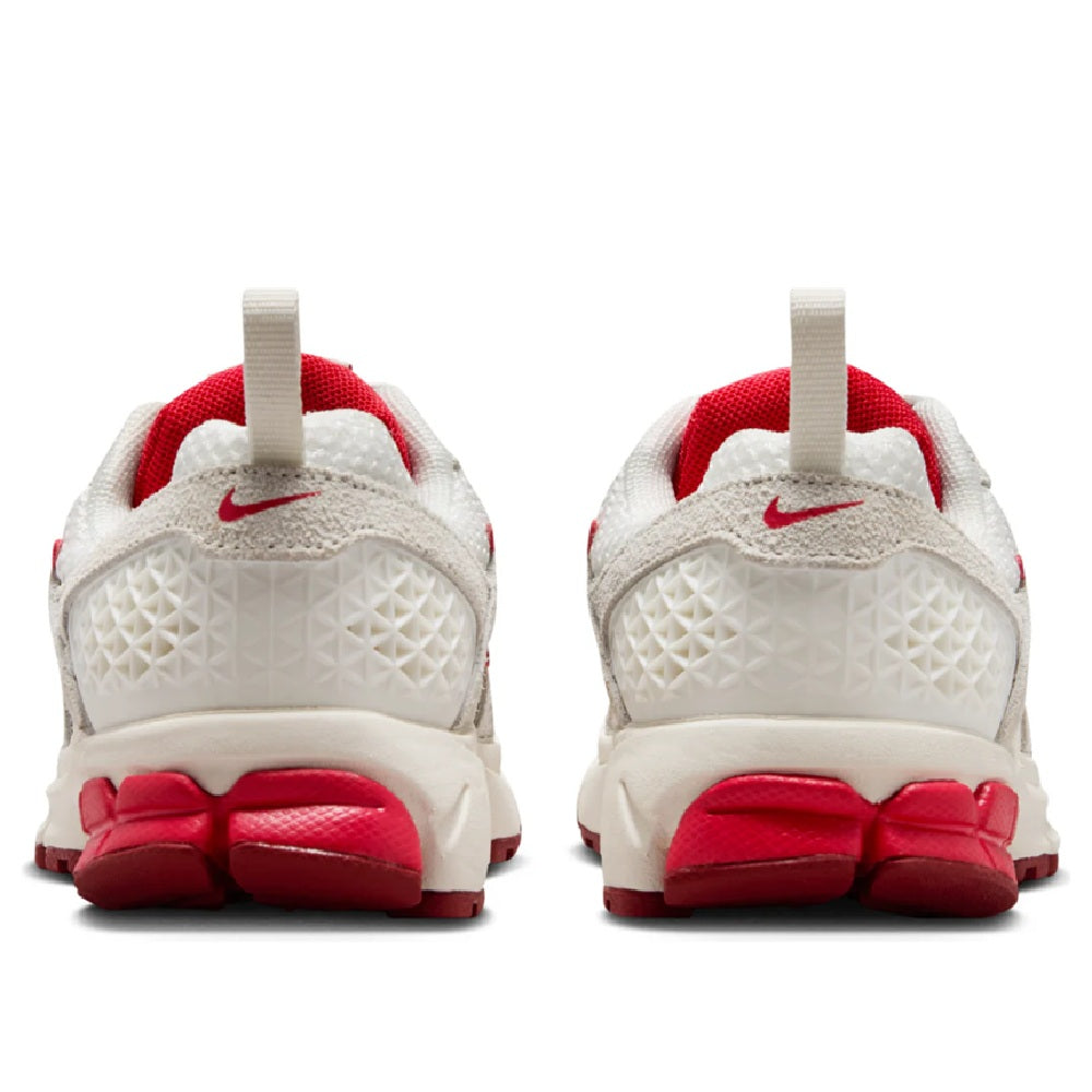 Big kid's Nike Vomero 5 SE shoes, back view with red heel accents and cushioned heel tab