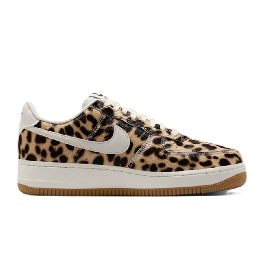 Women's Nike Air Force 1 sneakers with leopard print, white Swoosh, gum sole