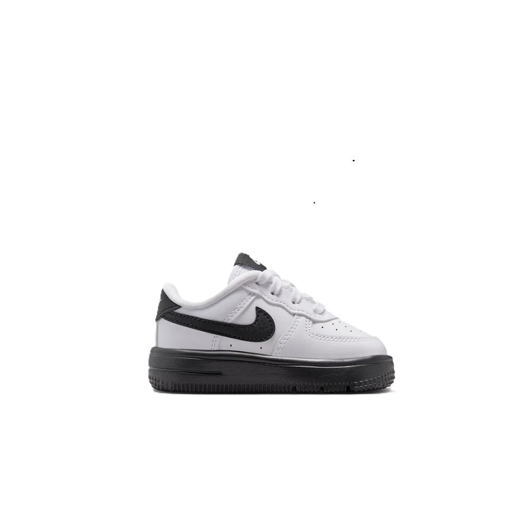 Toddler Nike Force 1 Low lace sneakers in white with black swoosh and dark sole