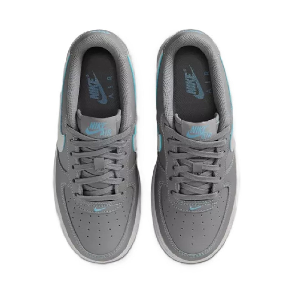 Big Kid's Nike Air Force 1 SE laces and tongue view in gray with blue logos