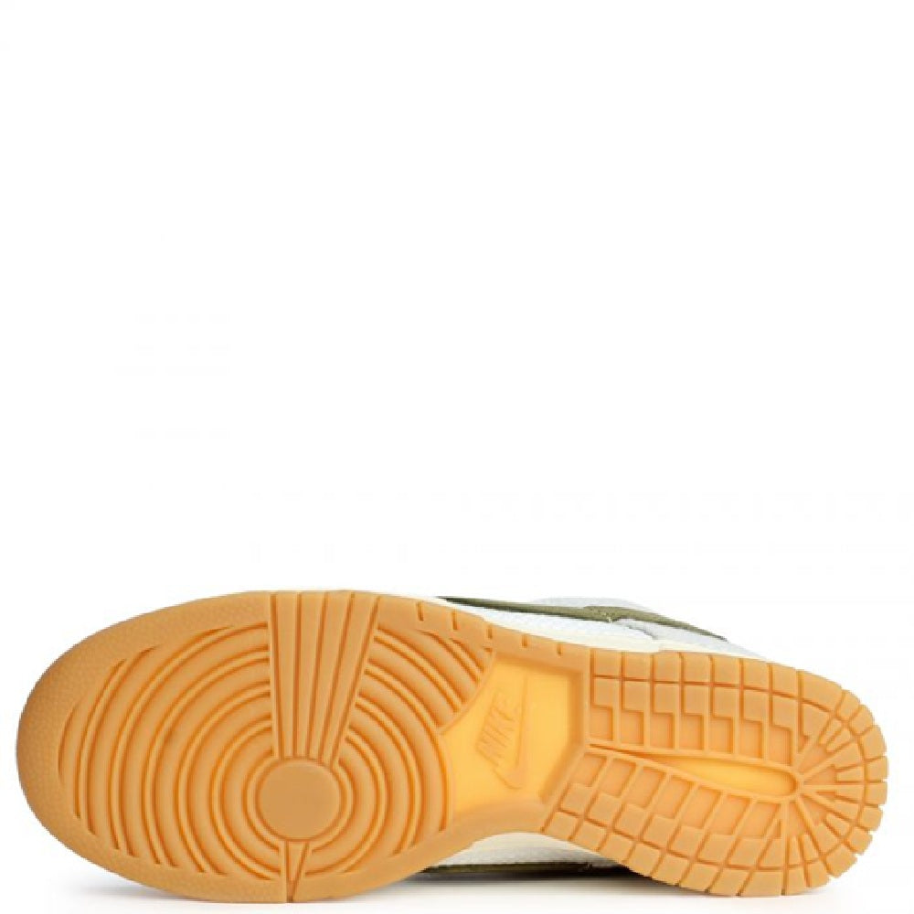 Nike Dunk Low Retro SE gum rubber outsole with tread pattern.