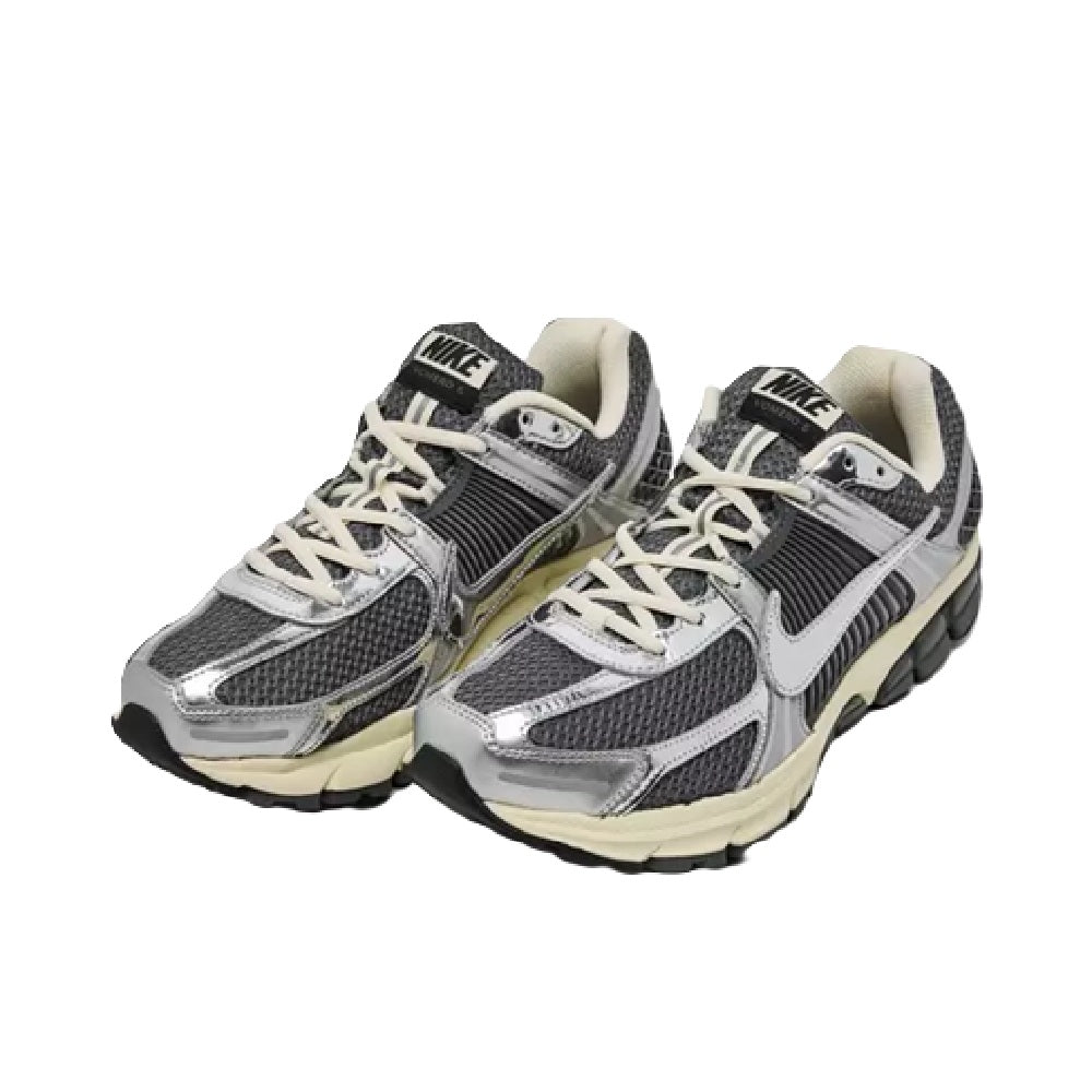 Men's running shoes, iron gray mesh upper with lace-up and beige midsole