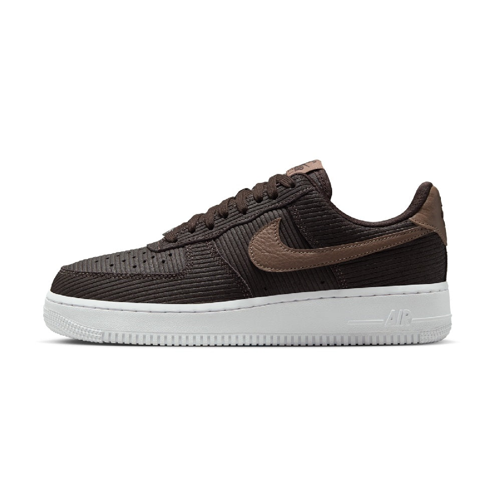 Women's Nike Air Force 1 low-top sneakers in dark brown velvet with white midsole
