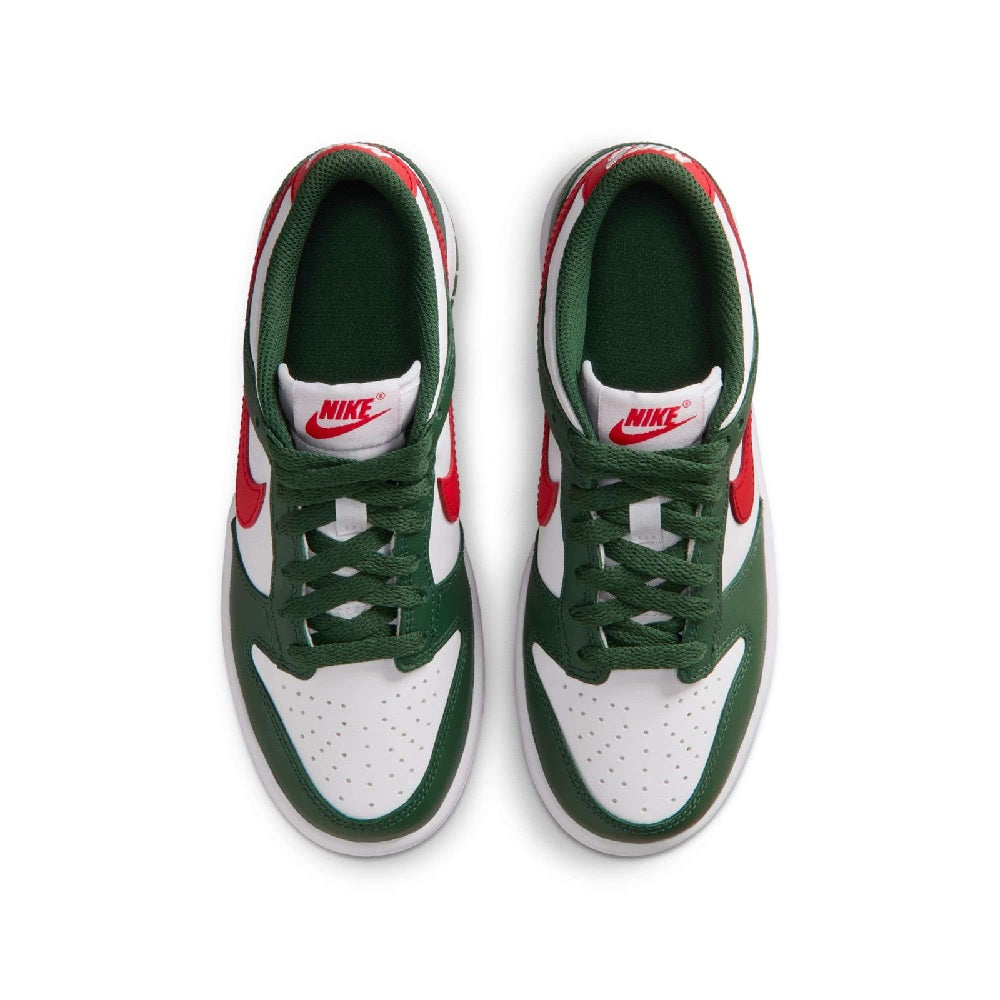 Kids' Nike Dunk Low sneakers, green tongues and laces with white uppers and red lining