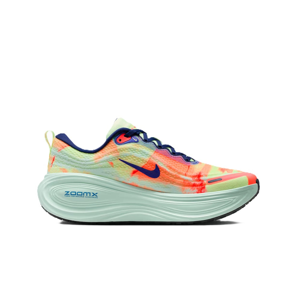 Men's Nike Vomero Plus running shoes with multicolor knit upper, navy laces, mint sole