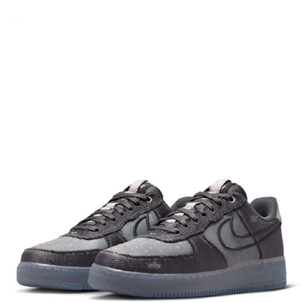 Men's Nike Air Force 1 low-top sneakers, pair view, dark anthracite with gray toe cap