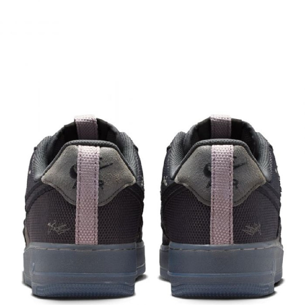 Men's Nike Air Force 1 low-top sneakers, back view with padded collar and heel tabs