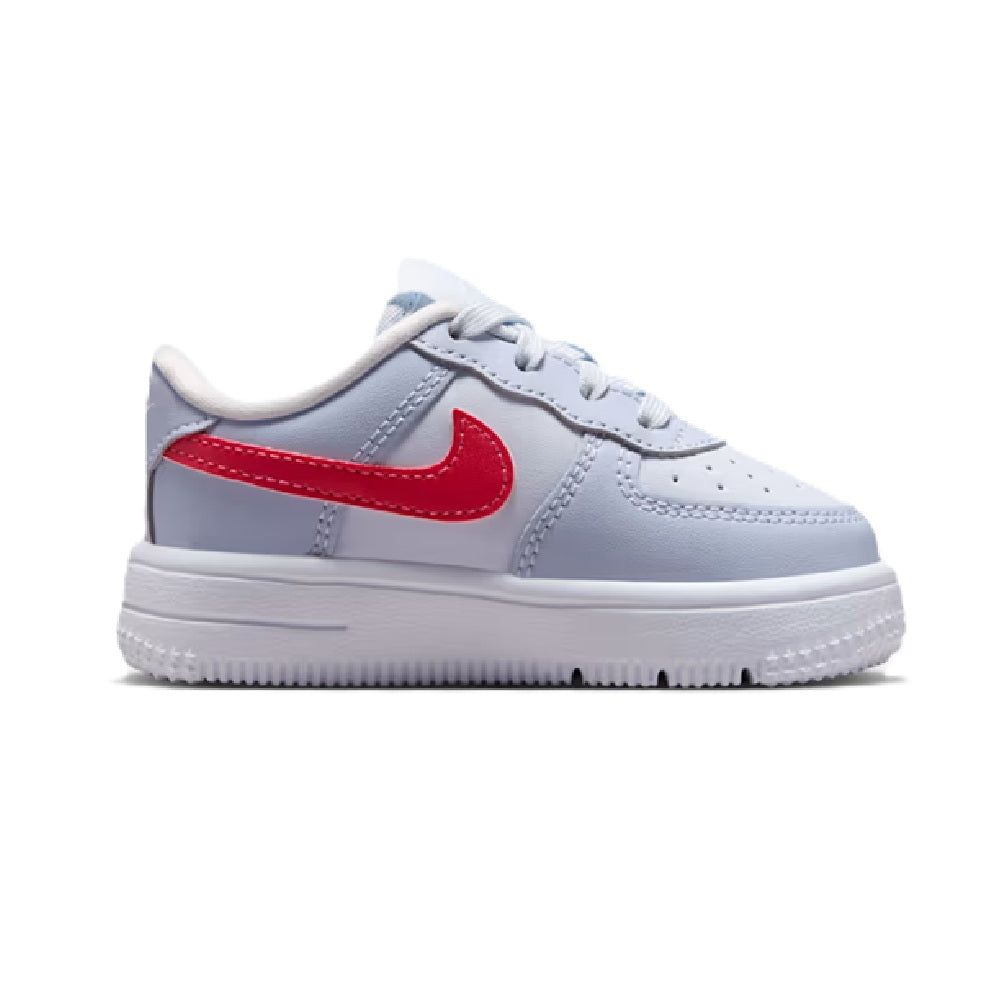 Kids low-top sneakers, light grey upper with red side swoosh, lace closure, cushioned sole