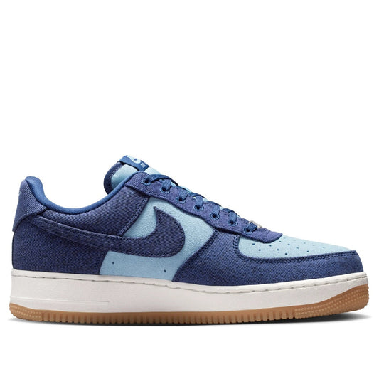 Men's Nike Air Force 1 low-top sneakers in navy and light blue with gum outsole