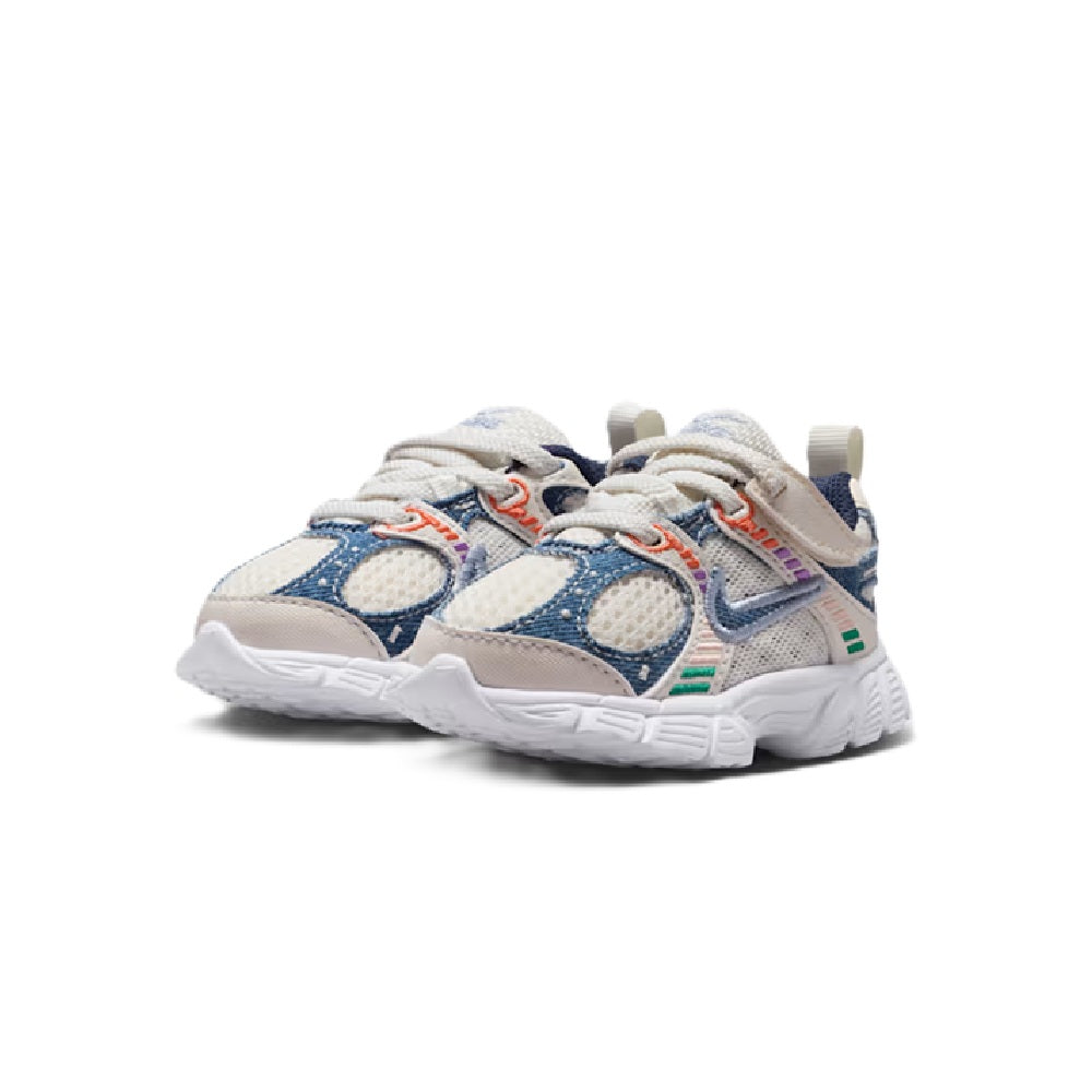 Toddler Nike RNR sneaker with lace-up beige-and-blue mesh, padded collar, white sole
