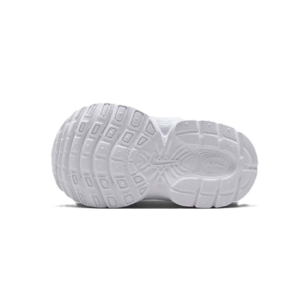 Toddler Nike RNR sneaker outsole tread in white with traction pattern