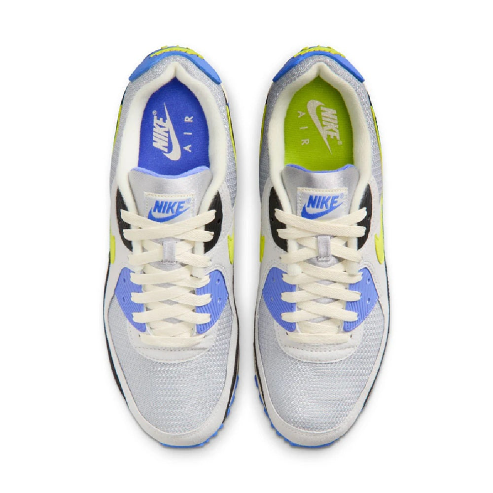 Men's Nike Air Max III sneakers, tongue and lace area with blue collar lining